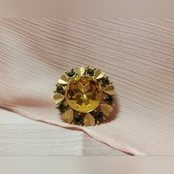 Avon Jewelry - Vintage Avon Sun Brilliant Pin
